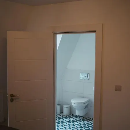 Vakantiehuis 6 3 Bedrooms, Sleeps X 6 *