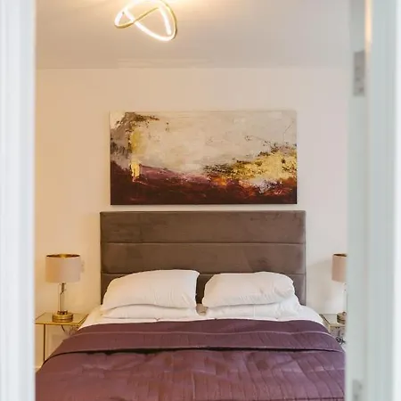 6 3 Bedrooms, Sleeps X 6 * York