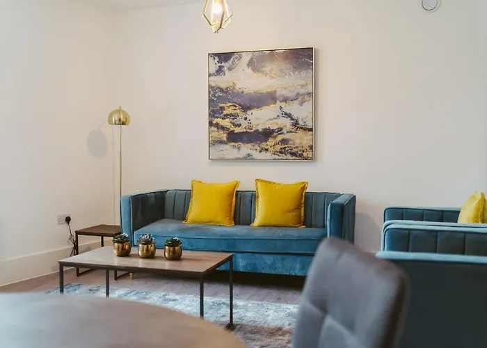 6 3 Bedrooms, Sleeps X 6 *