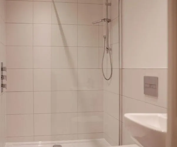 6 3 Bedrooms, Sleeps X 6 Holiday home *