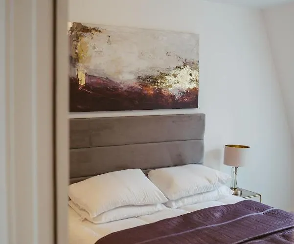 6 3 Bedrooms, Sleeps X 6 Holiday home